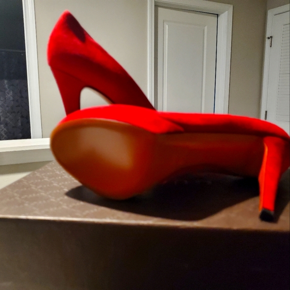 Gucci Shoes - Brand New Authentic Gucci Pumps
